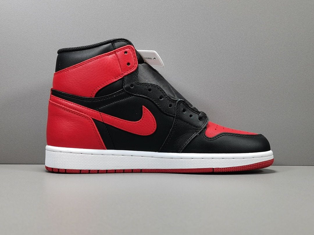 Nike Air Jordan I Retro Bred (2013)