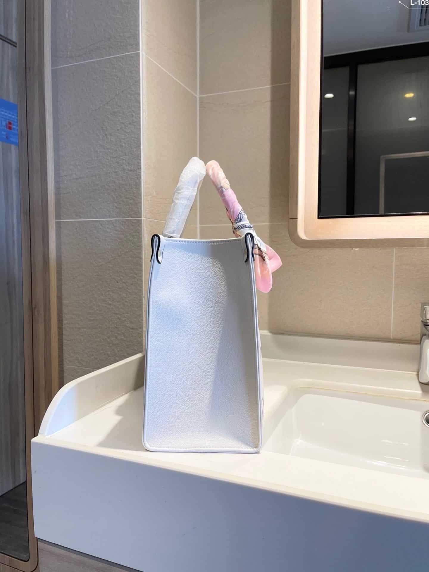 LV Onthego tote