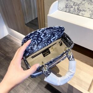 Dior medium lady D-lite