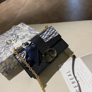 Dior 30 Montaigne bag