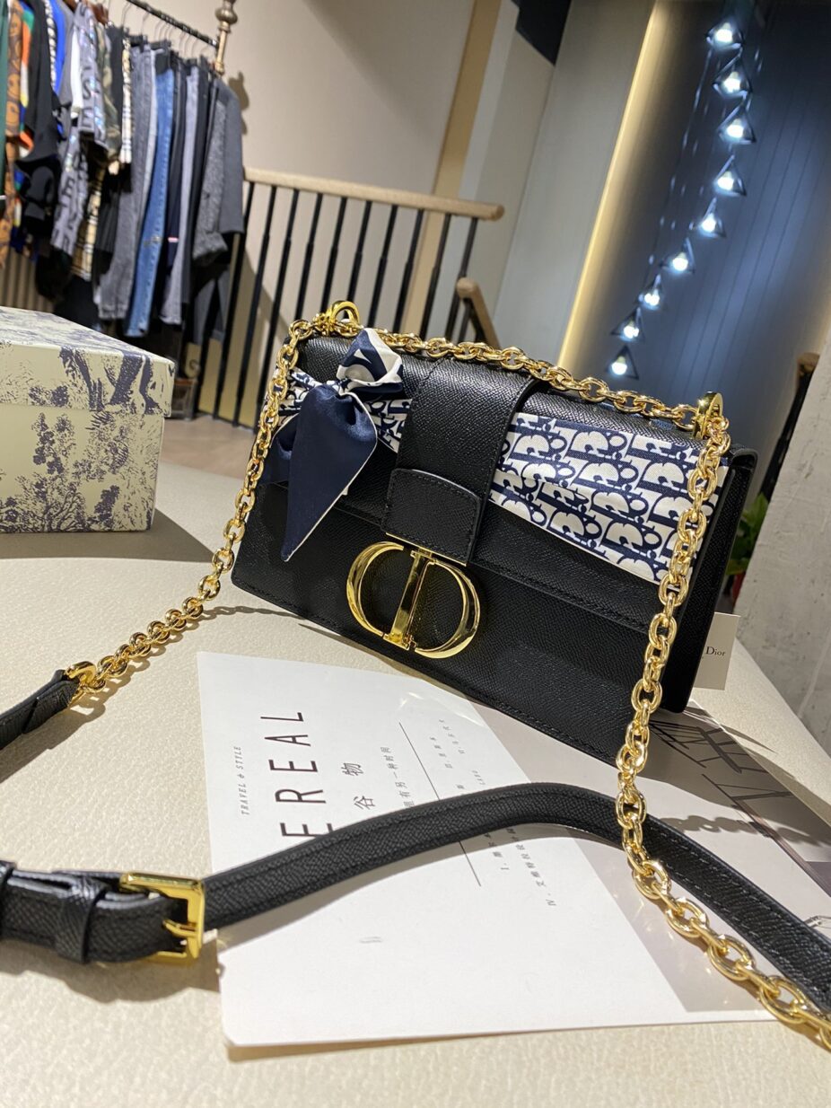 Dior 30 Montaigne bag