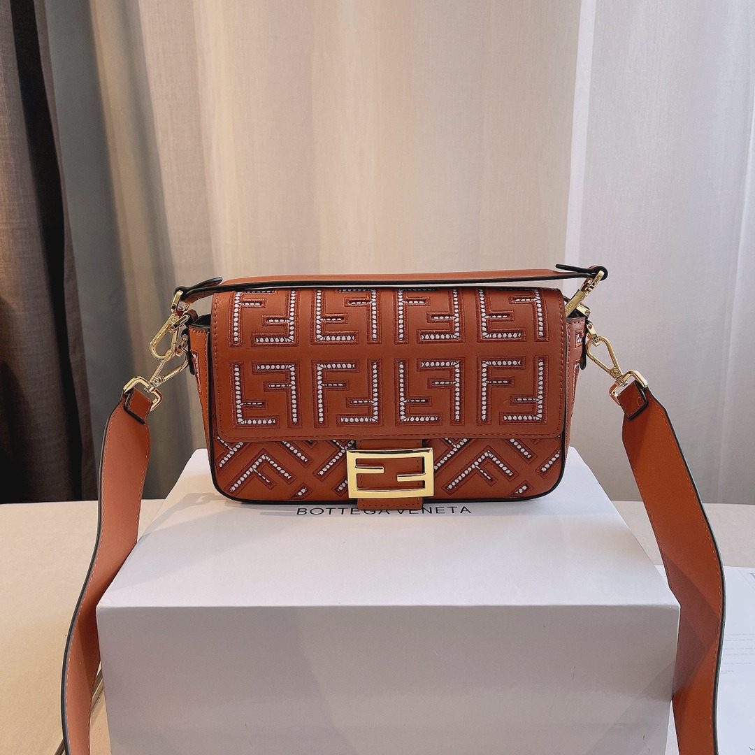Fendi Baguette brown Leather bag