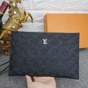 Louis Vuitton Discovery Pochette