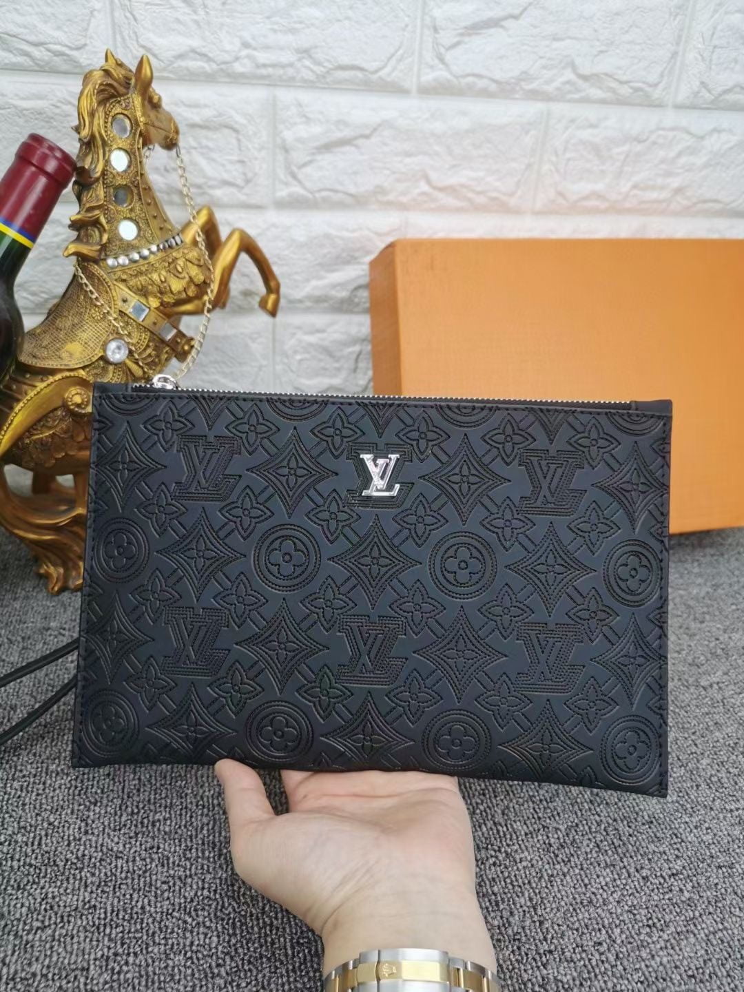 Louis Vuitton Discovery Pochette