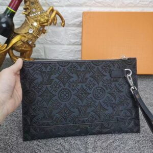 Louis Vuitton Discovery Pochette