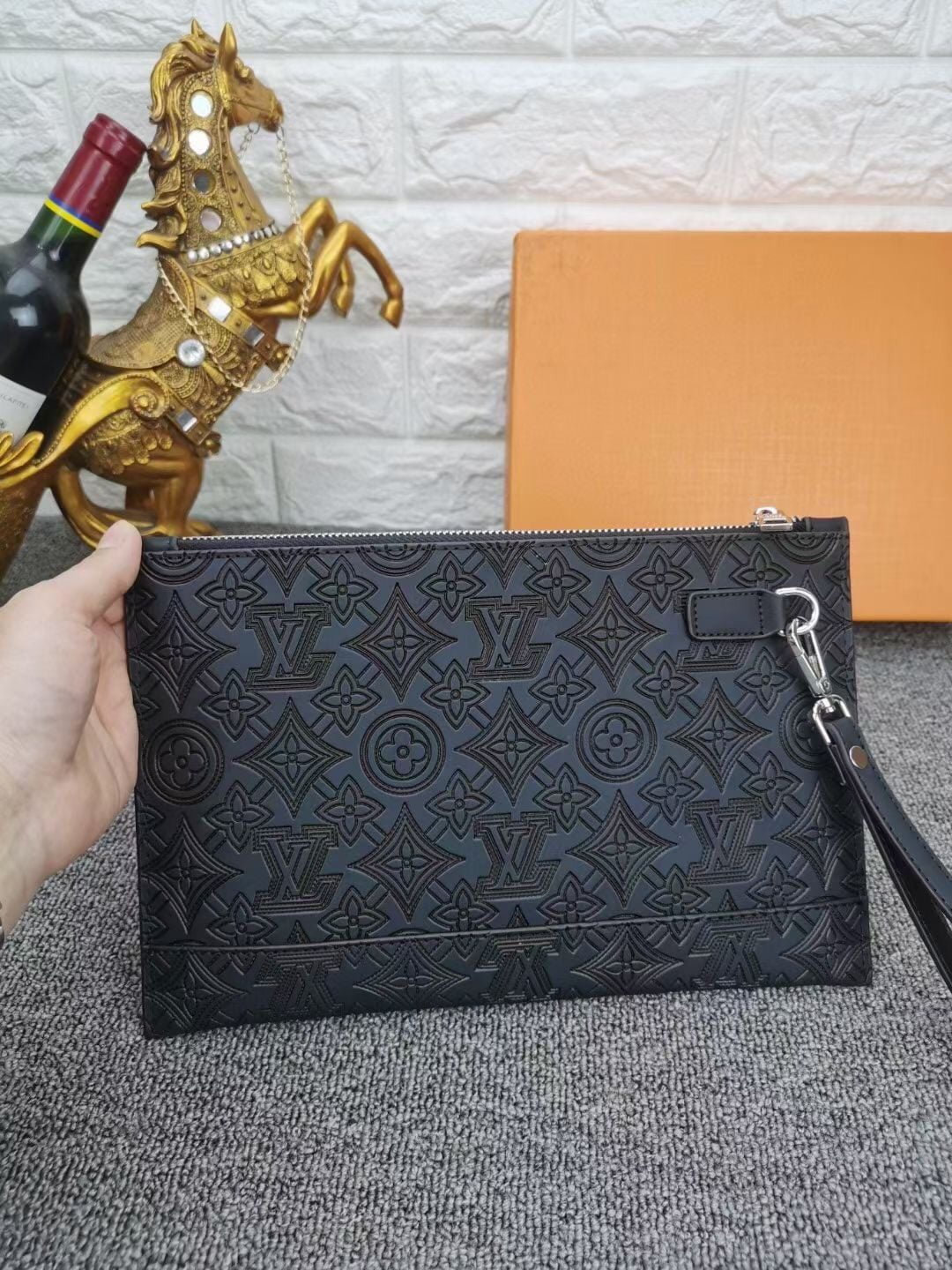 Louis Vuitton Discovery Pochette