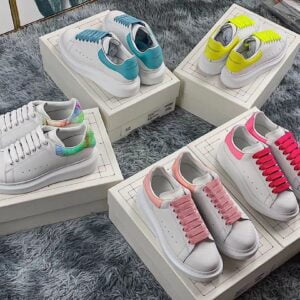 Đánh giá những đôi giày Sneakers không thể thiếu trong tủ đồ của các bạn trẻ