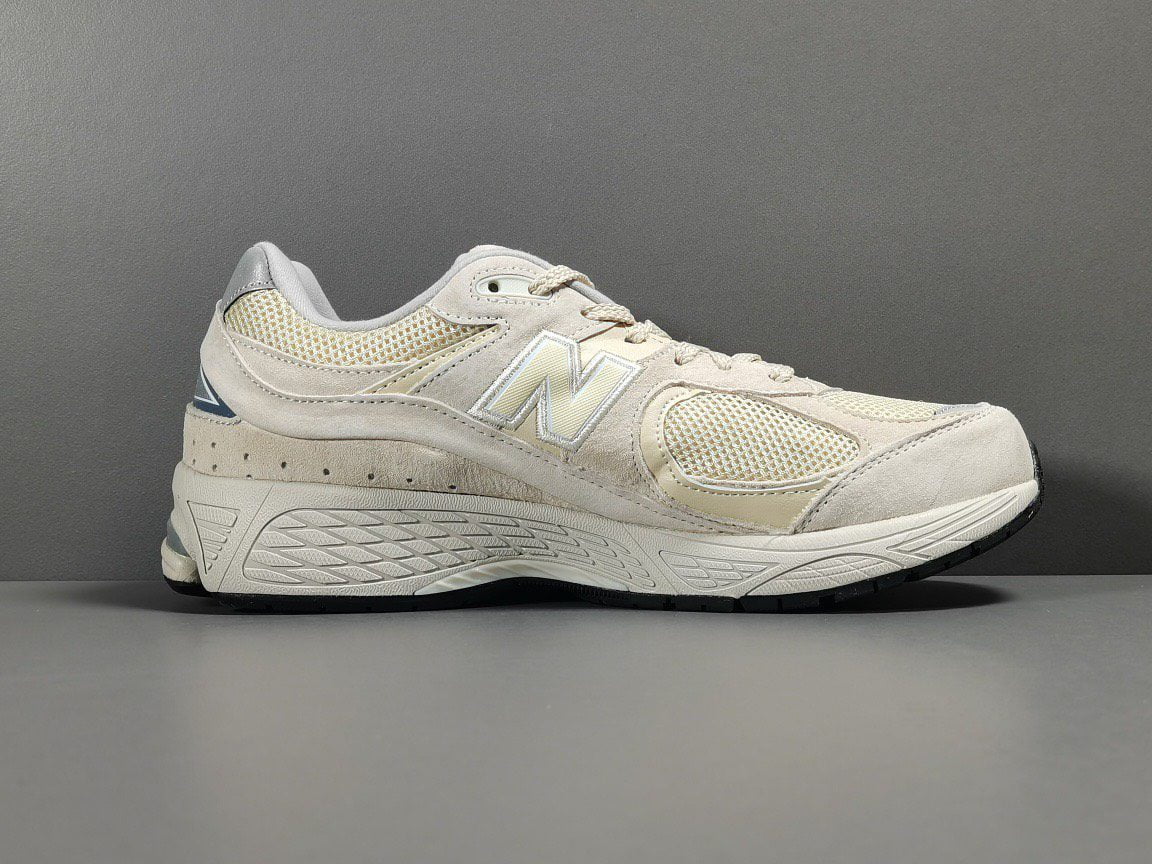 New Balance 2002R (2)