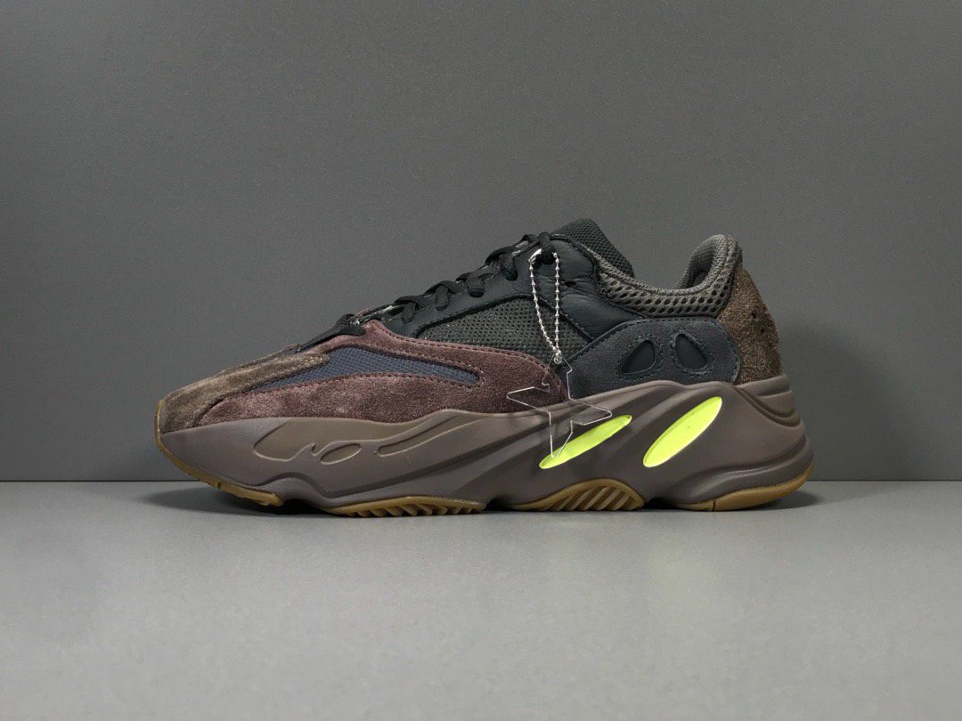 Sneaker Adidas Yeezy 700 (3)