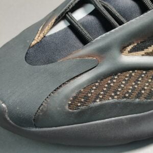 YEEZY 700 V3 “Clay Brown” (2)