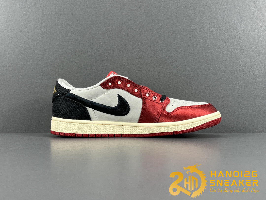 Giày Jordan 1 Retro Low OG Trophy Room Away (1)