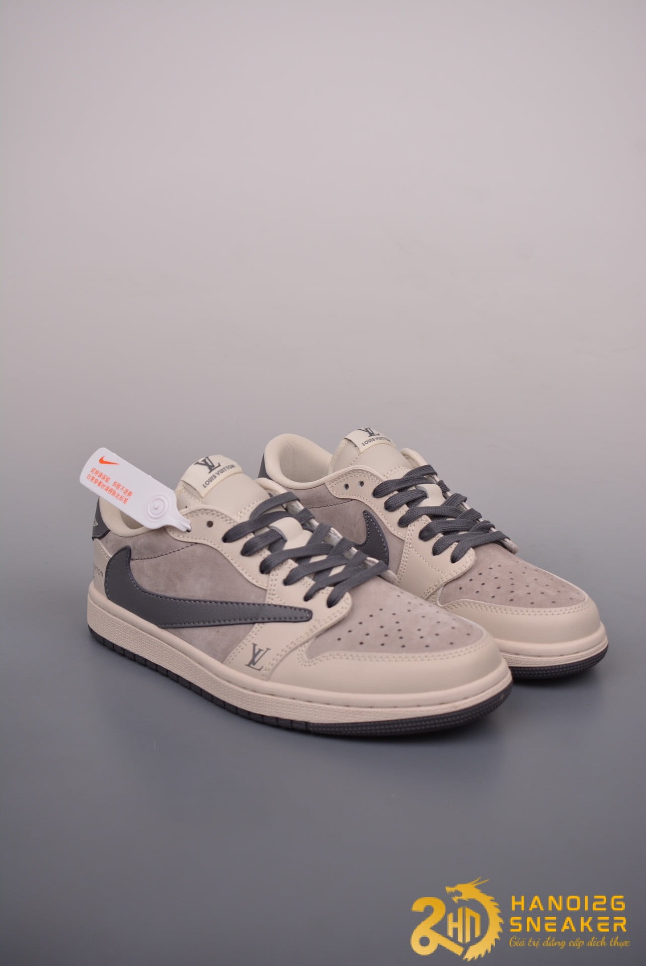 Giày Travis Scott X Air Jordan 1 Low LV Grey Beige (1)