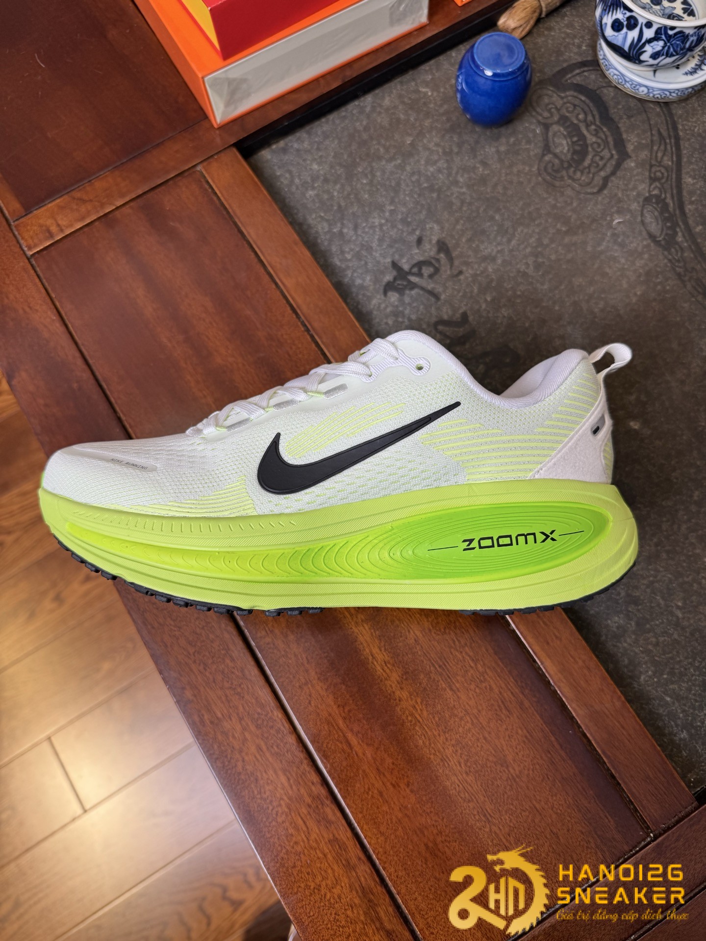 Giày Nike Vomero 18 White Electric Green Volt HM6803-100