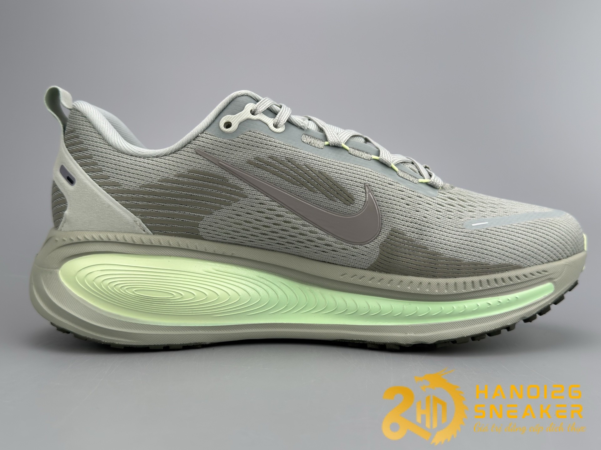 Giày Nike Vomero 18 Light Silver Barely Volt HM6803 002 (1)